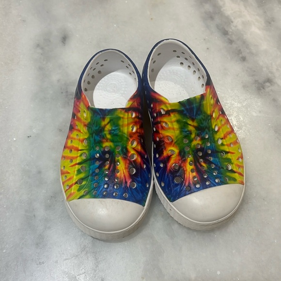 Native tie-dye kids shoes, waterproof, size 6, excellent condition, like new! - Picture 1 of 3